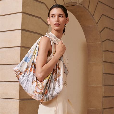 sac harnais hermes|harnais de coeur scarf.